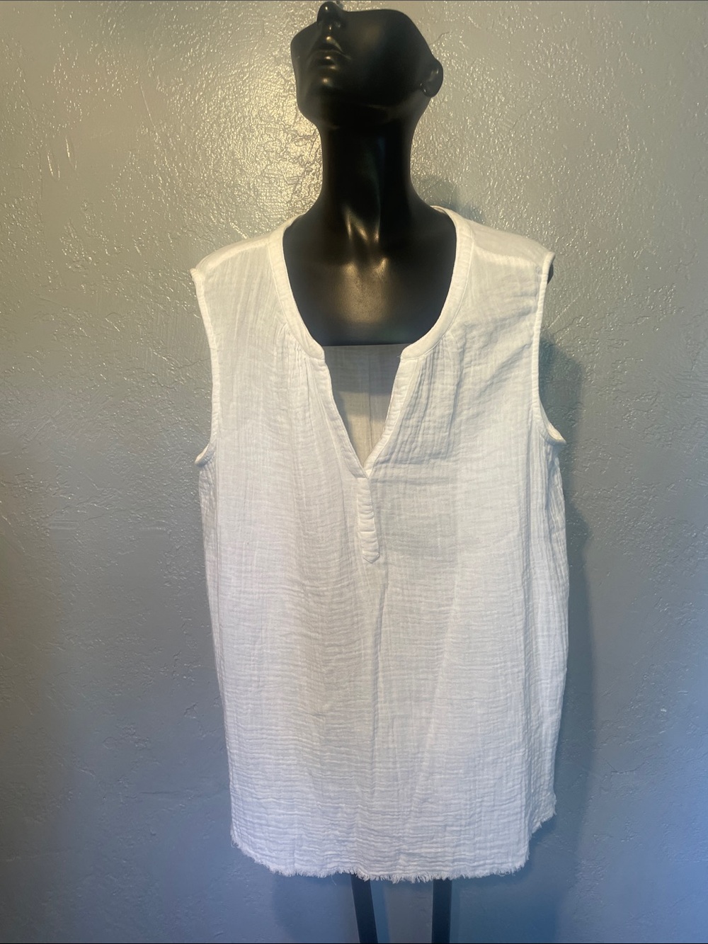 beachlunchlounge White Sleeveless Gauze V-Neck Top cotton